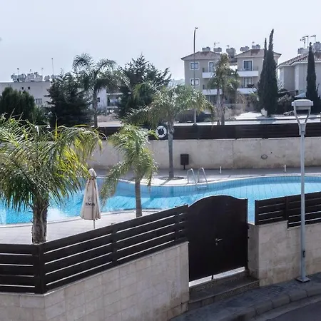 Luxurious Unique Apartamento Paralimni